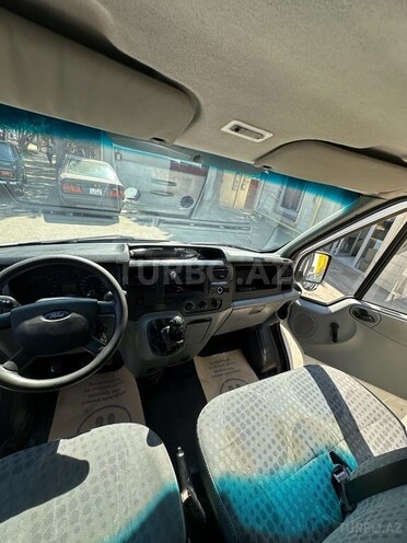 Ford Transit-6