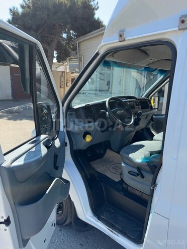 Ford Transit-7