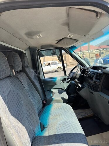 Ford Transit-8