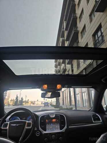 Chrysler 300C-8