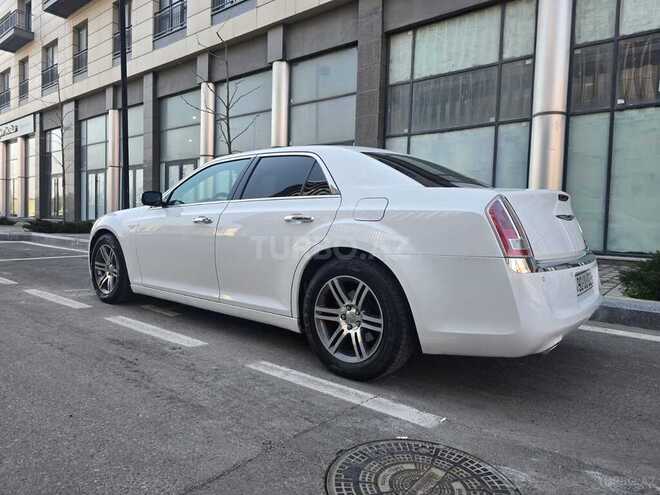 Chrysler 300C-12