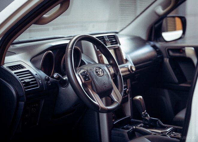 Toyota Land Cruiser Prado-12