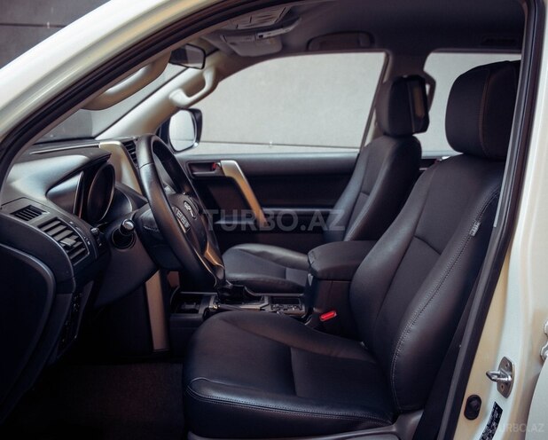 Toyota Land Cruiser Prado-11