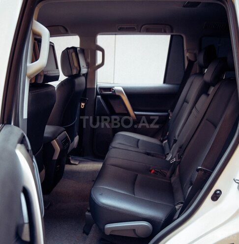 Toyota Land Cruiser Prado-13