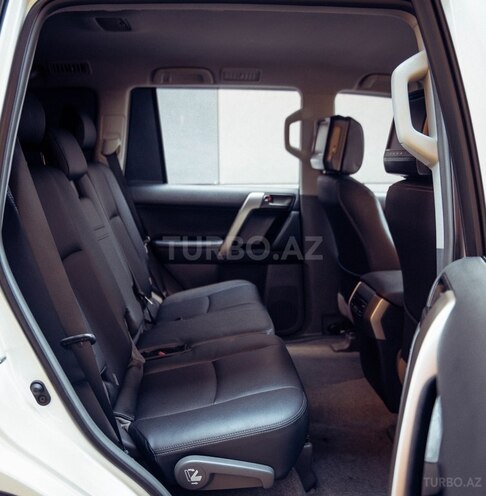 Toyota Land Cruiser Prado-17