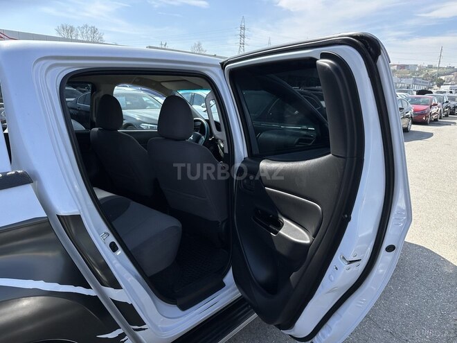 Mitsubishi L200-13