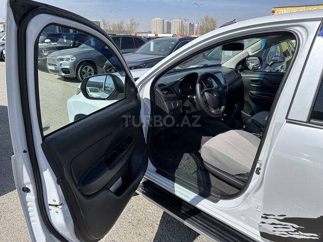 Mitsubishi L200-9