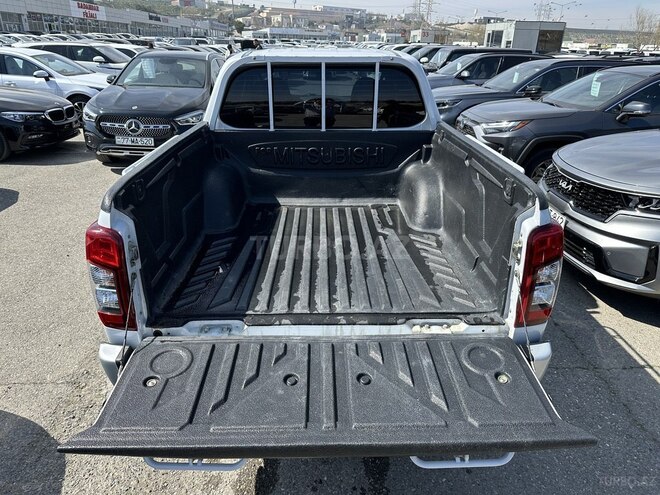 Mitsubishi L200-15