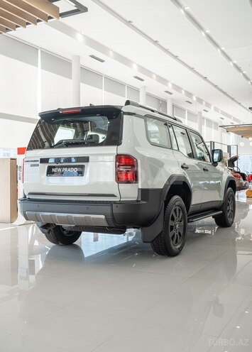 Toyota Land Cruiser Prado-5