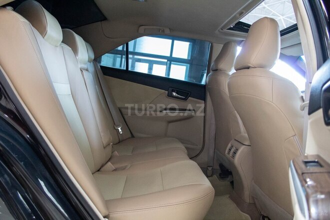 Toyota Camry-15