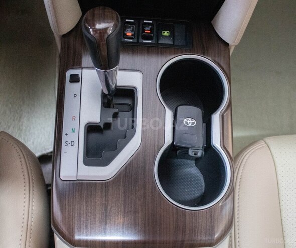 Toyota Camry-19
