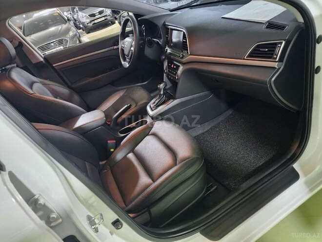 Hyundai Avante 2017, 179,000 km - 1.6 l - Bakı