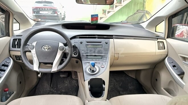 Toyota Prius-5