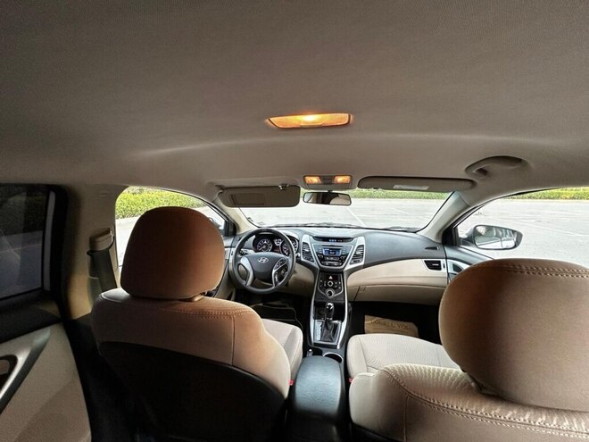 Hyundai Elantra-3