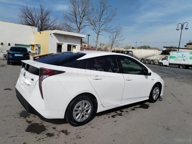 Toyota Prius-5