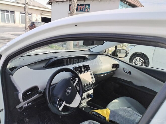 Toyota Prius-7