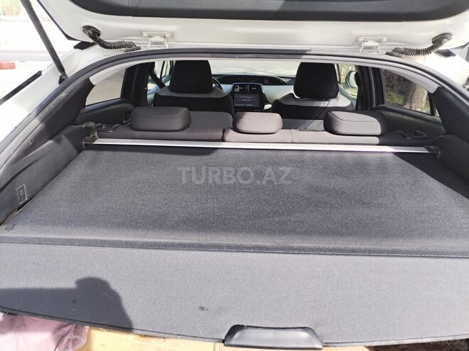 Toyota Prius-8