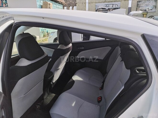 Toyota Prius-11