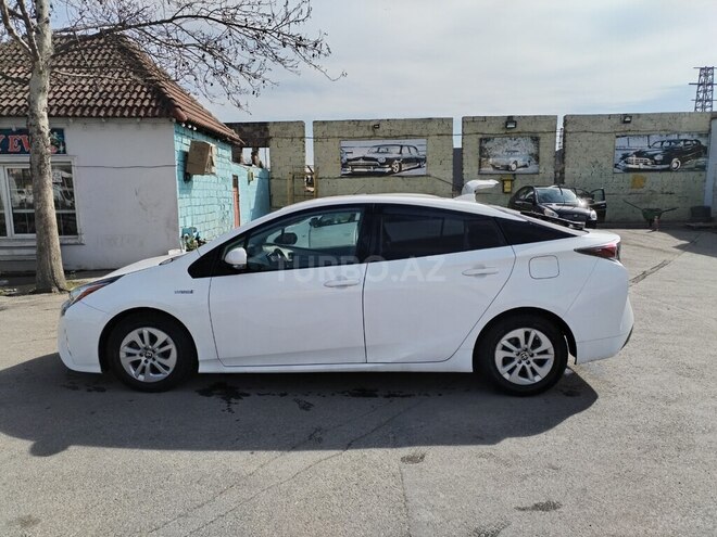 Toyota Prius-4