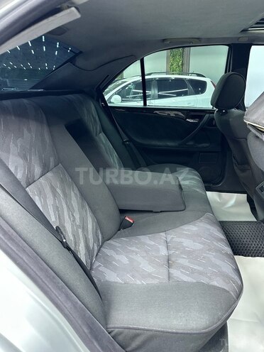 Mercedes E 220 d 2001, 516,640 km - 2.2 l - Bakı