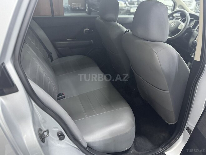 Nissan Tiida-14