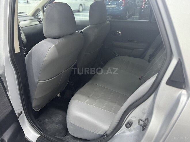 Nissan Tiida-15