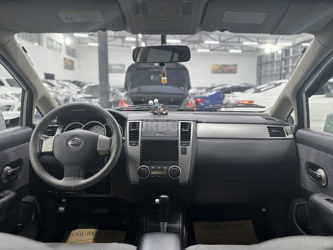 Nissan Tiida-13
