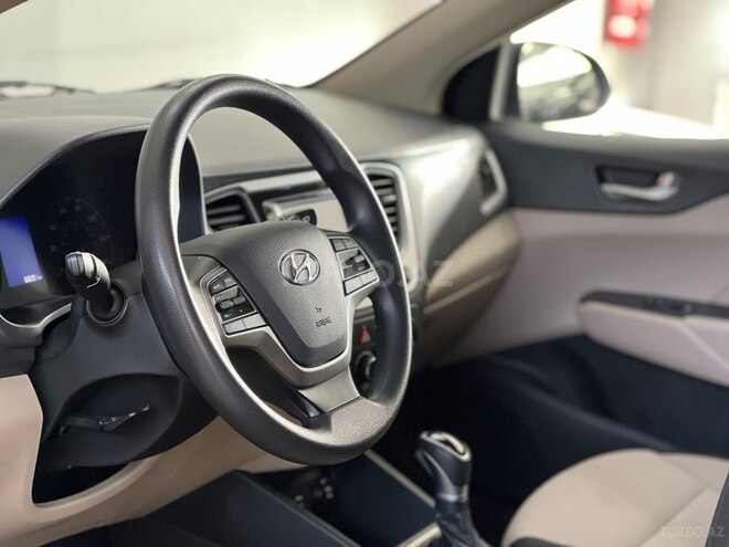 Hyundai Accent-8