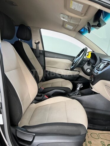 Hyundai Accent-9