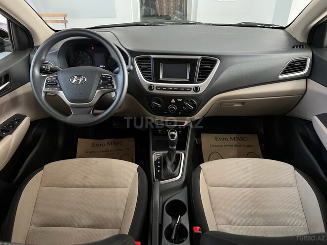 Hyundai Accent-10