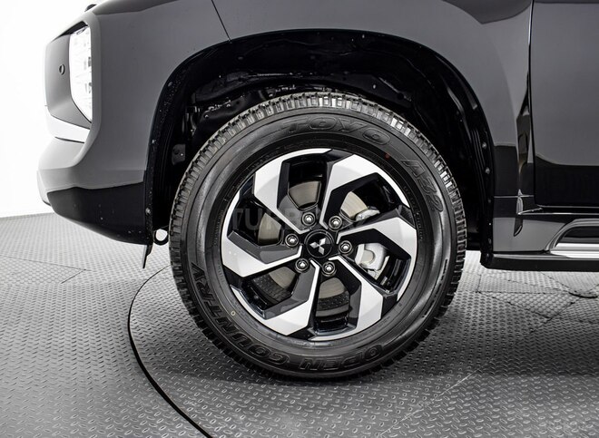 Mitsubishi Pajero Sport-9