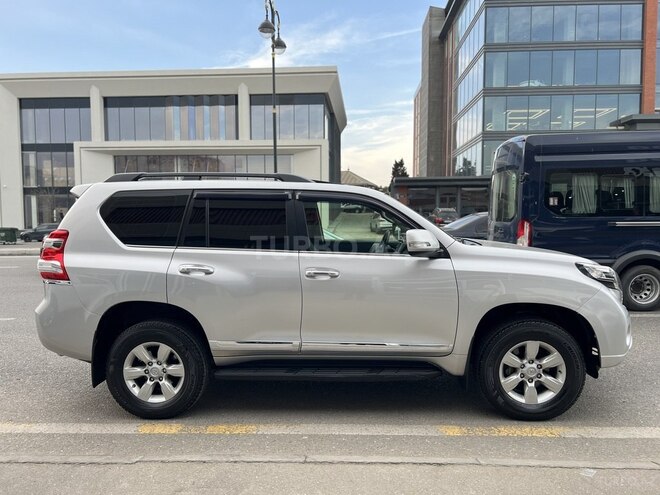Toyota Land Cruiser Prado-4