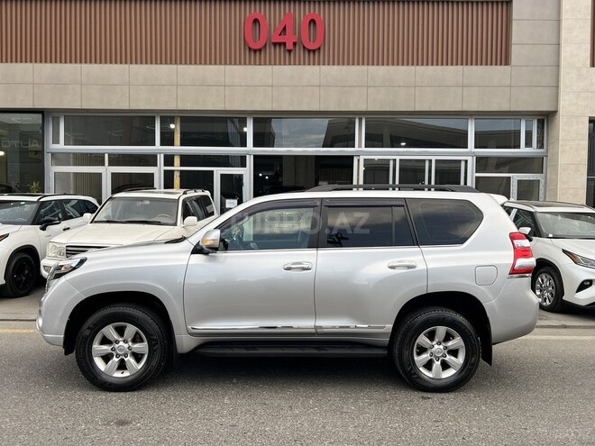 Toyota Land Cruiser Prado-3