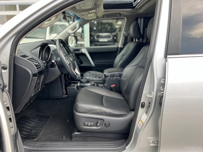 Toyota Land Cruiser Prado-5