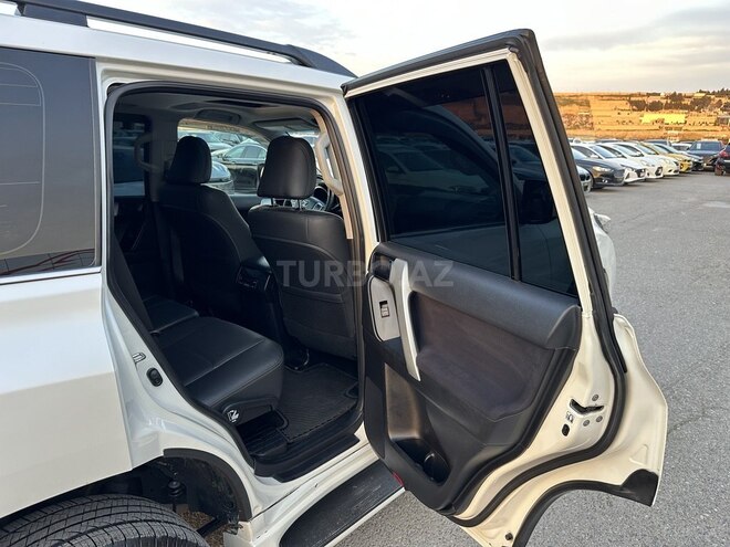 Toyota Land Cruiser Prado-18