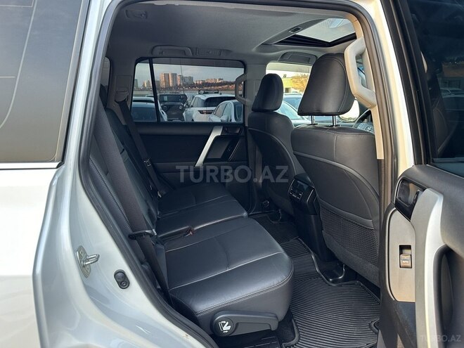 Toyota Land Cruiser Prado-17