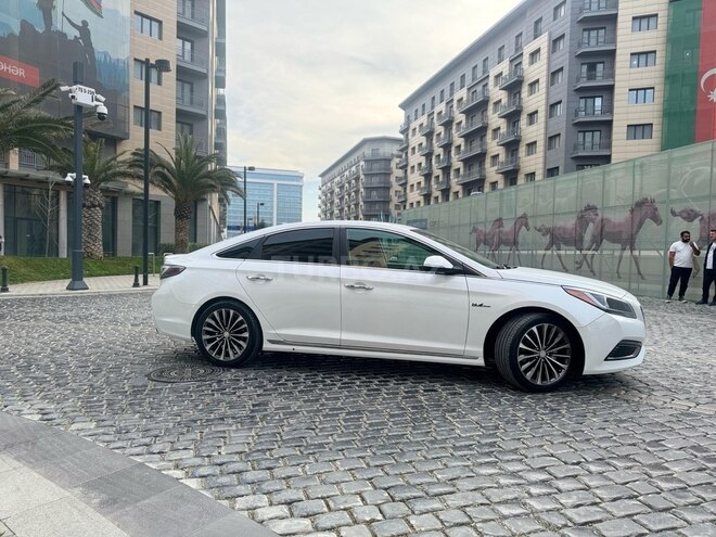 Hyundai Sonata-4