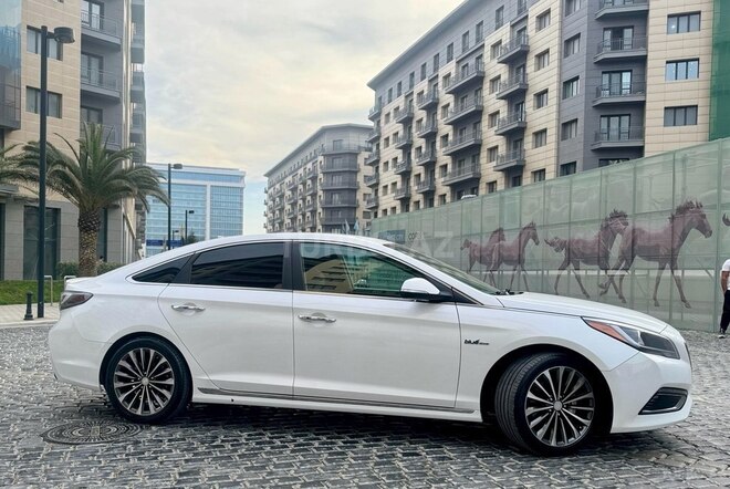 Hyundai Sonata-5