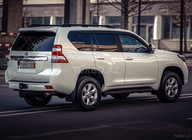 Toyota Land Cruiser Prado-4