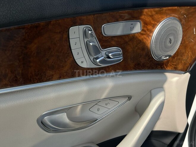 Mercedes E 300-16