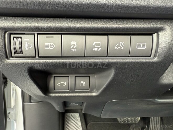 Toyota Camry-14
