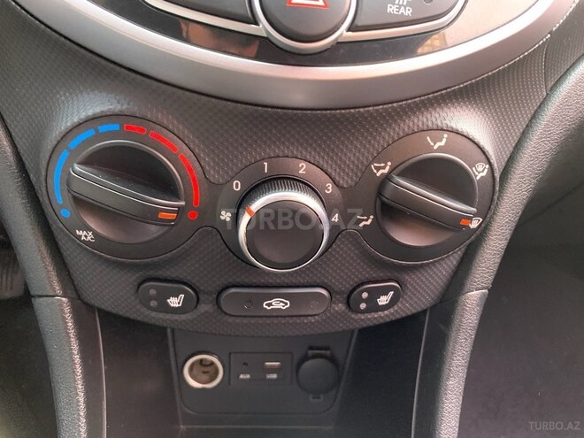 Hyundai Accent-5