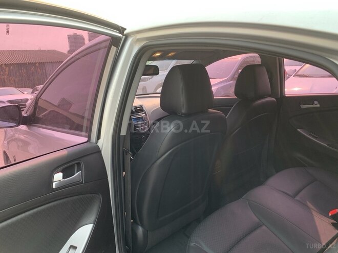 Hyundai Accent-8
