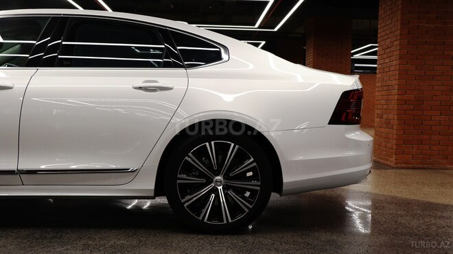 Volvo S90-13