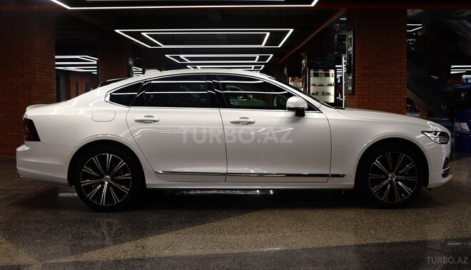 Volvo S90-4