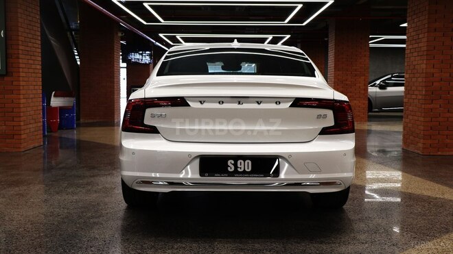 Volvo S90-8