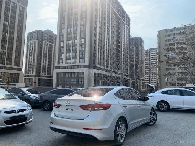 Hyundai Avante-2