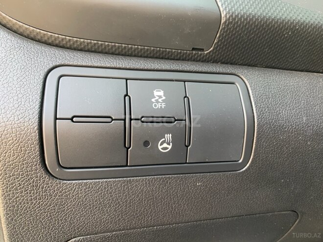 Hyundai Accent-5