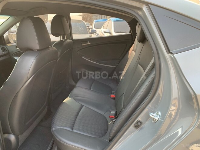 Hyundai Accent-9