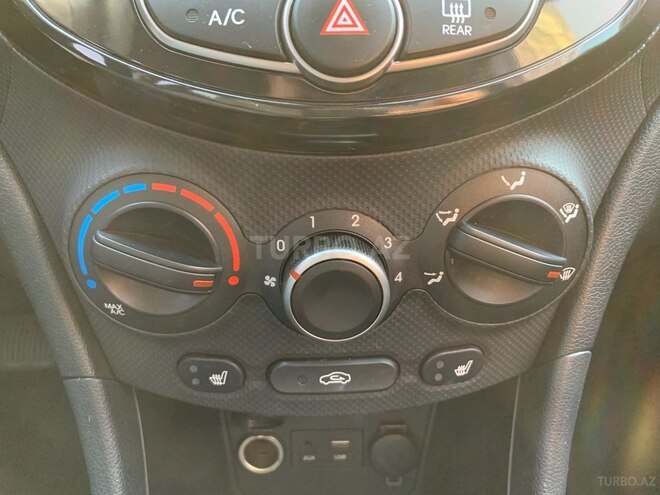 Hyundai Accent-4